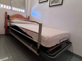 Cama geriátrica articulada eléctrica
