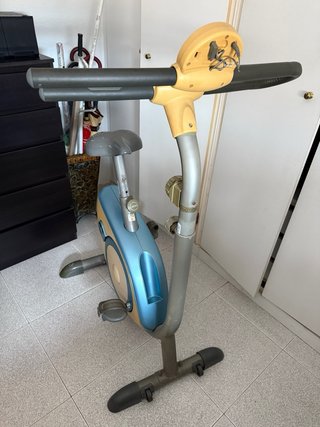 Bicicleta Estática Azul y Beige