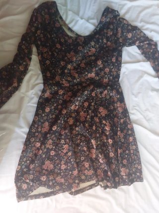 Vestido floral negro y rosa