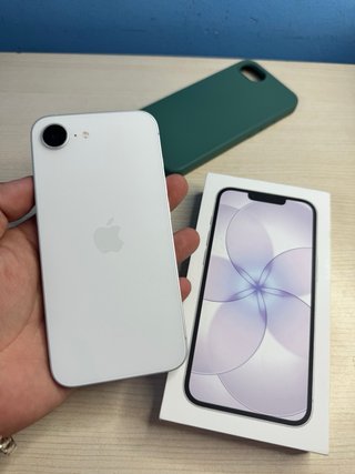 iPhone 17e 256GB - 100% Bateria
