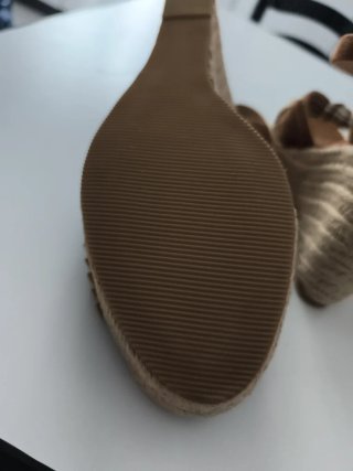 Sandalias cuña marrón y multicolor