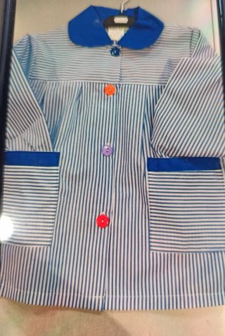 Bata infantil a rayas azules