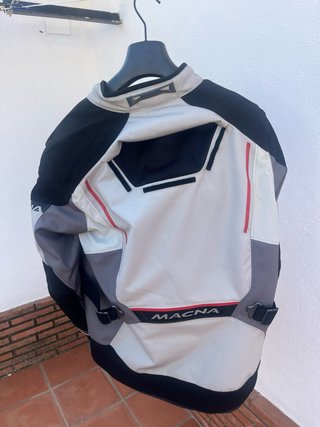 Chaqueta de moto 4 estaciones marca MACNA
