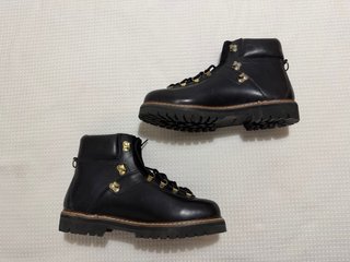 Botas de cuero negras