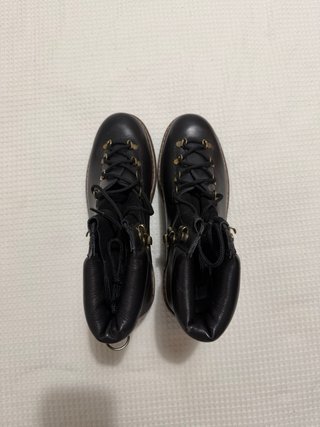 Botas de cuero negras