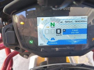 Moto Guzzi V85TT Adventure Blanca y Amarilla