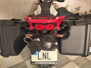 Moto Guzzi V85TT Adventure Blanca y Amarilla