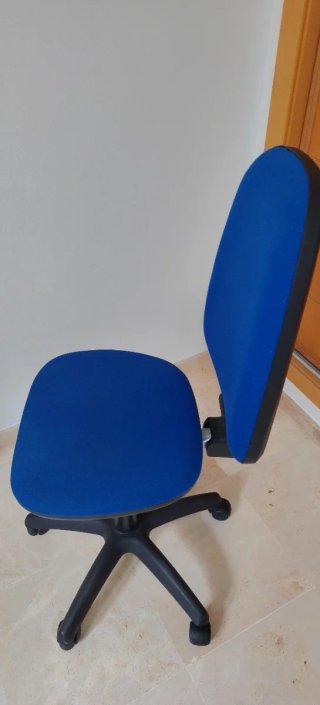 Silla de escritorio azul y negra