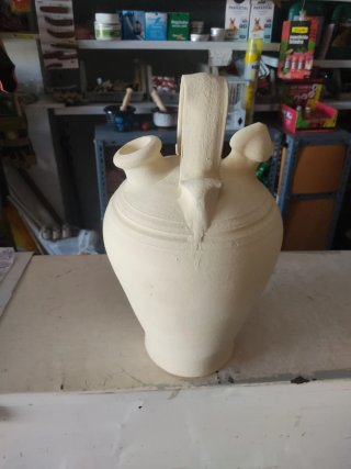 Búcaro de cerámica beige