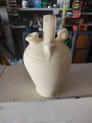 Búcaro de cerámica beige