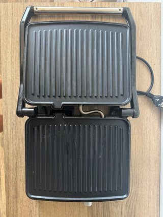 Sandwichera/Grill Taurus Negra