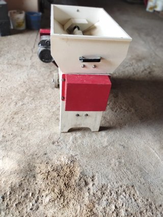 Despalilladora de uva Enomundi con bomba