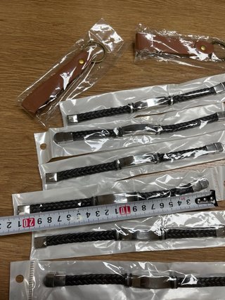 Pulseras y Llaveros