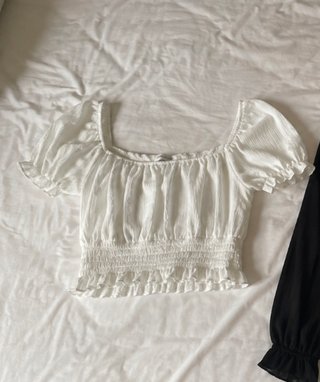 Blusa blanca con volantes