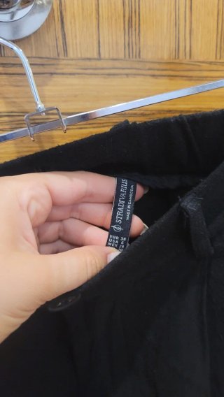 Shorts negros Stradivarius rústicos