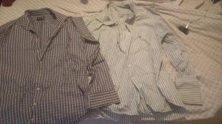Camisas de rayas grises y blancas