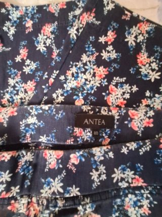 Pantalón ligero estampado floral talla 40