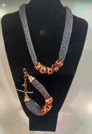 Conjunto collar y pulsera con estampado animal