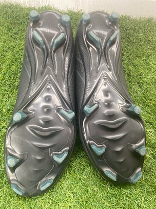 Botas de fútbol Nike negras