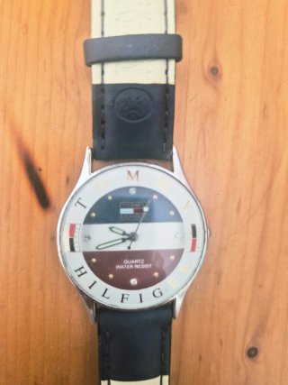 Reloj Tommy Hilfiger Rayas Azul Rojo Blanco