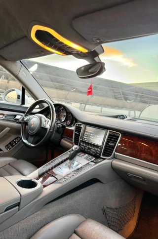 Porsche Panamera GTS 2013