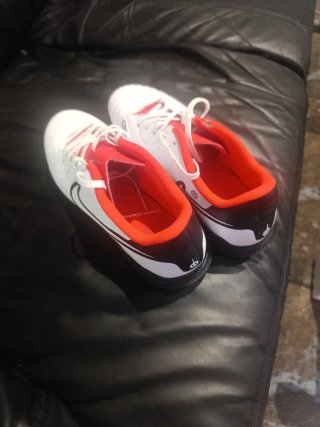 Zapatillas de fútbol Nike Blancas y Rojas