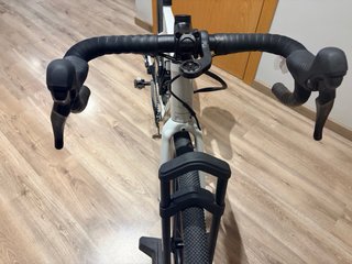 Bicicleta Gravel Cube Blanca