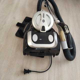 Aspiradora Ufesa 1800W sin bolsa