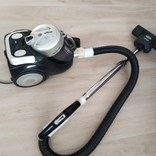Aspiradora Ufesa 1800W sin bolsa