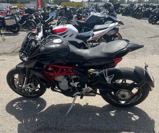 MV Agusta Rivale 800 Negra y Roja