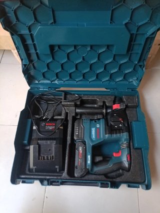Taladro percutor Bosch Profesional con maletín