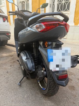 Yamaha NMAX 125 gris