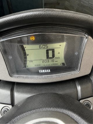 Yamaha NMAX 125 gris
