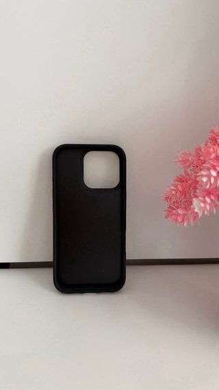 Funda iPhone 16 Pro Love Guess Negra, con envío