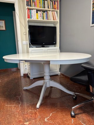 Mesa redonda blanca extensible