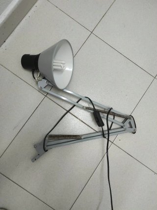 Flexo de escritorio metálico gris