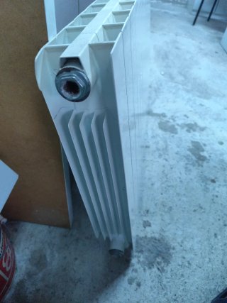 2 Radiadores de agua de 12 y 15 elementos.