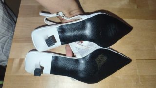 Zapatos de encaje blanco destalonados