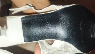 Zapatos de encaje blanco destalonados