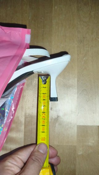 Zapatos de encaje blanco destalonados