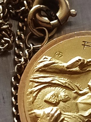 Medalla de oro con cadena. ***Acepto OFERTAS***