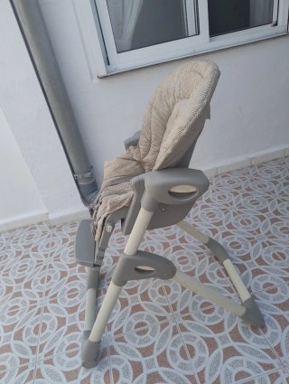 Trona Joie para bebé