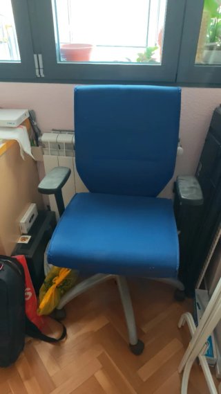 Silla de oficina azul y gris Patas metálicas