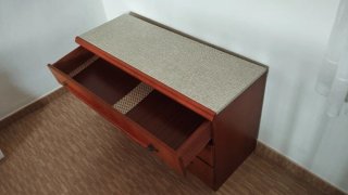 Cómoda de madera y cristal beige/marrón