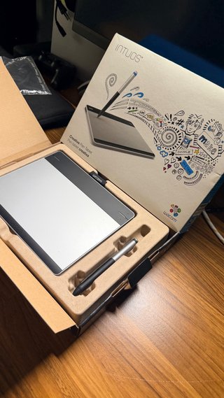 Tableta Gráfica Wacom Intuos en Caja