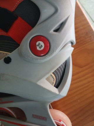 Patines y protecciones con casco