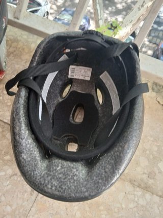 Patines y protecciones con casco