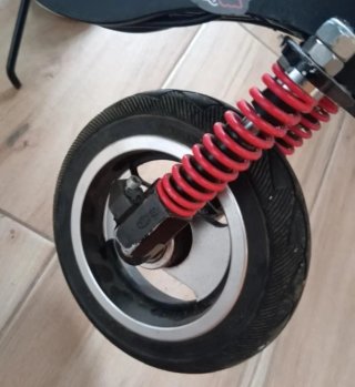 Patinete eléctrico con suspensión