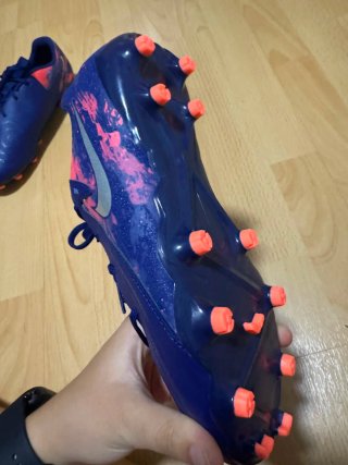 Zapatillas de fútbol Nike azules y rosa