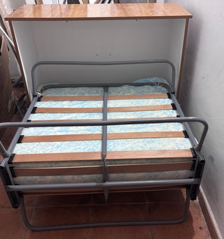 Cama plegable de armario
